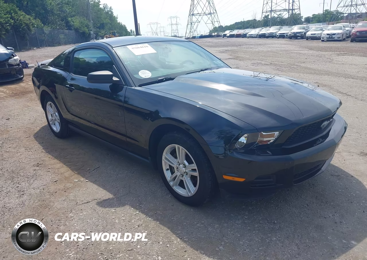 2010 Ford Mustang V6-V6 Premium