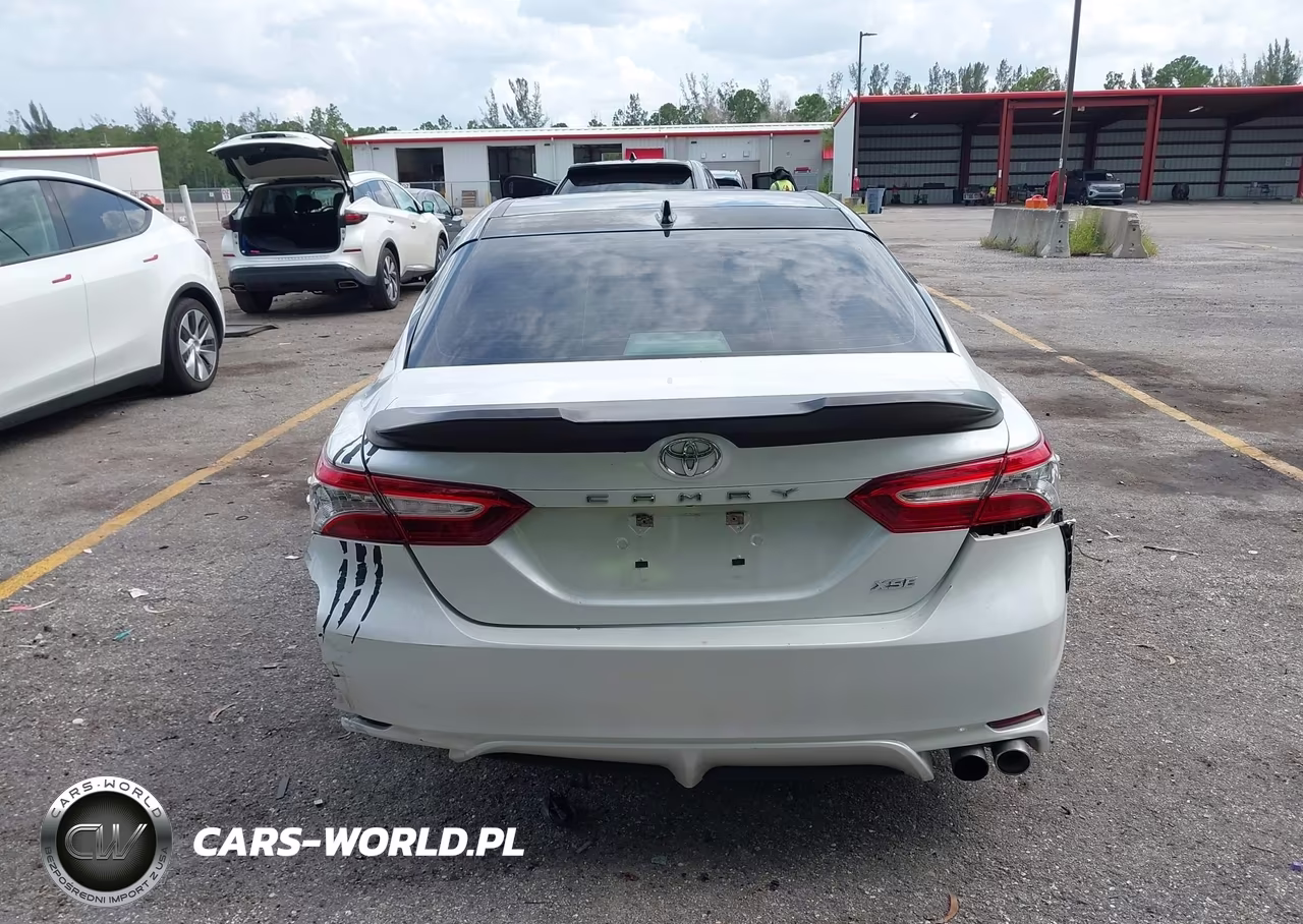 2019 Toyota Camry Xse VIN:4T1B61HK2KU287352 - 17