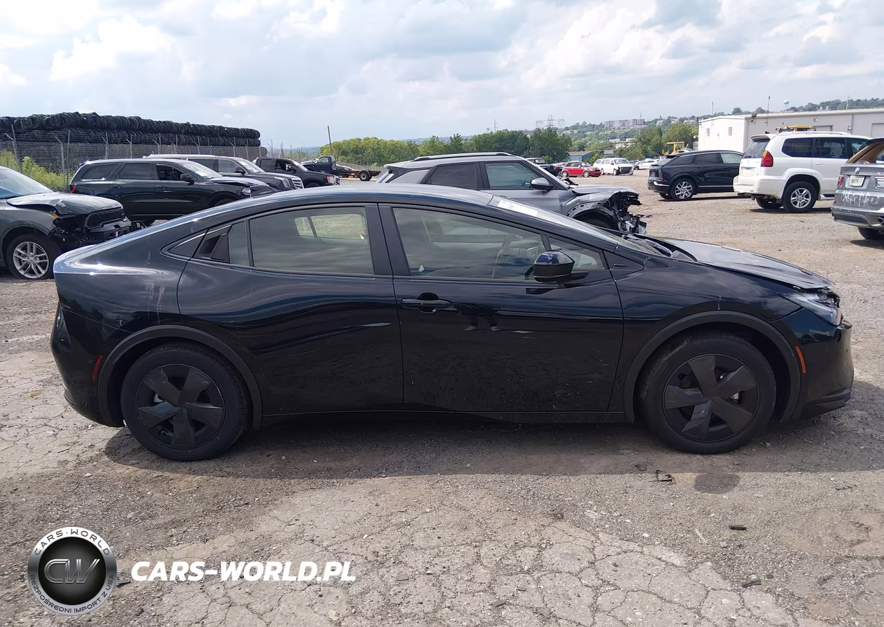 2025 Toyota Prius Le VIN:JTDACAAU5S3057430 - 13
