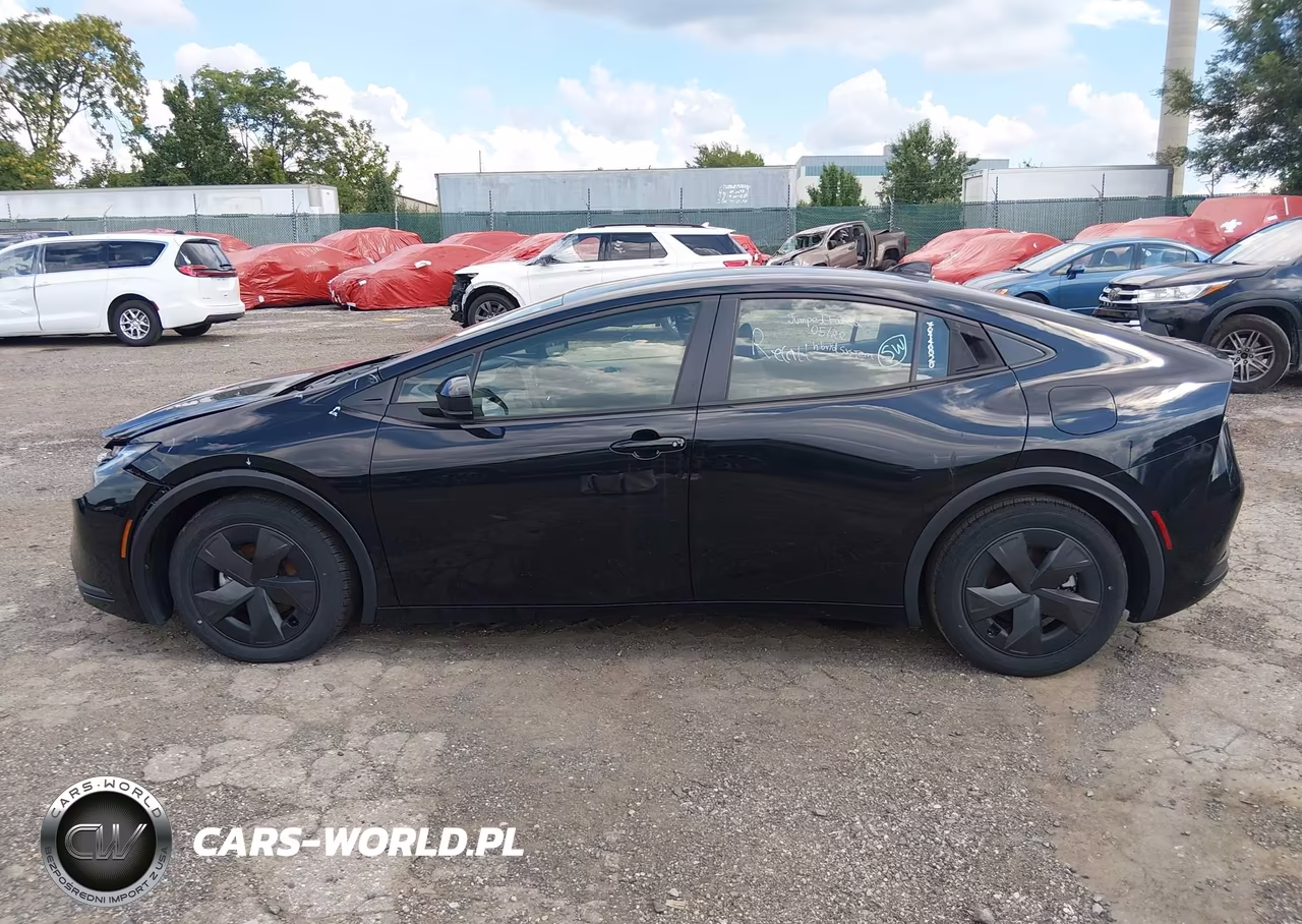 2025 Toyota Prius Le VIN:JTDACAAU5S3057430 - 14