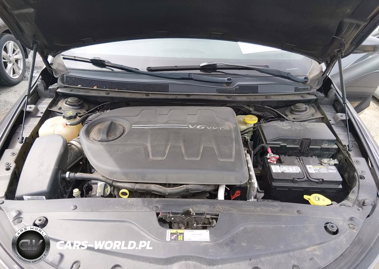 2015 Chrysler 200 S VIN:1C3CCCDG7FN601614 - 10