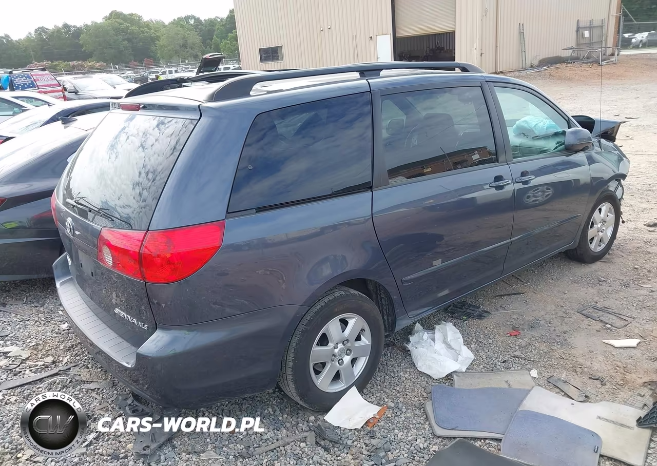 2010 Toyota Sienna Xle VIN:5TDYK4CC8AS306940 - 4