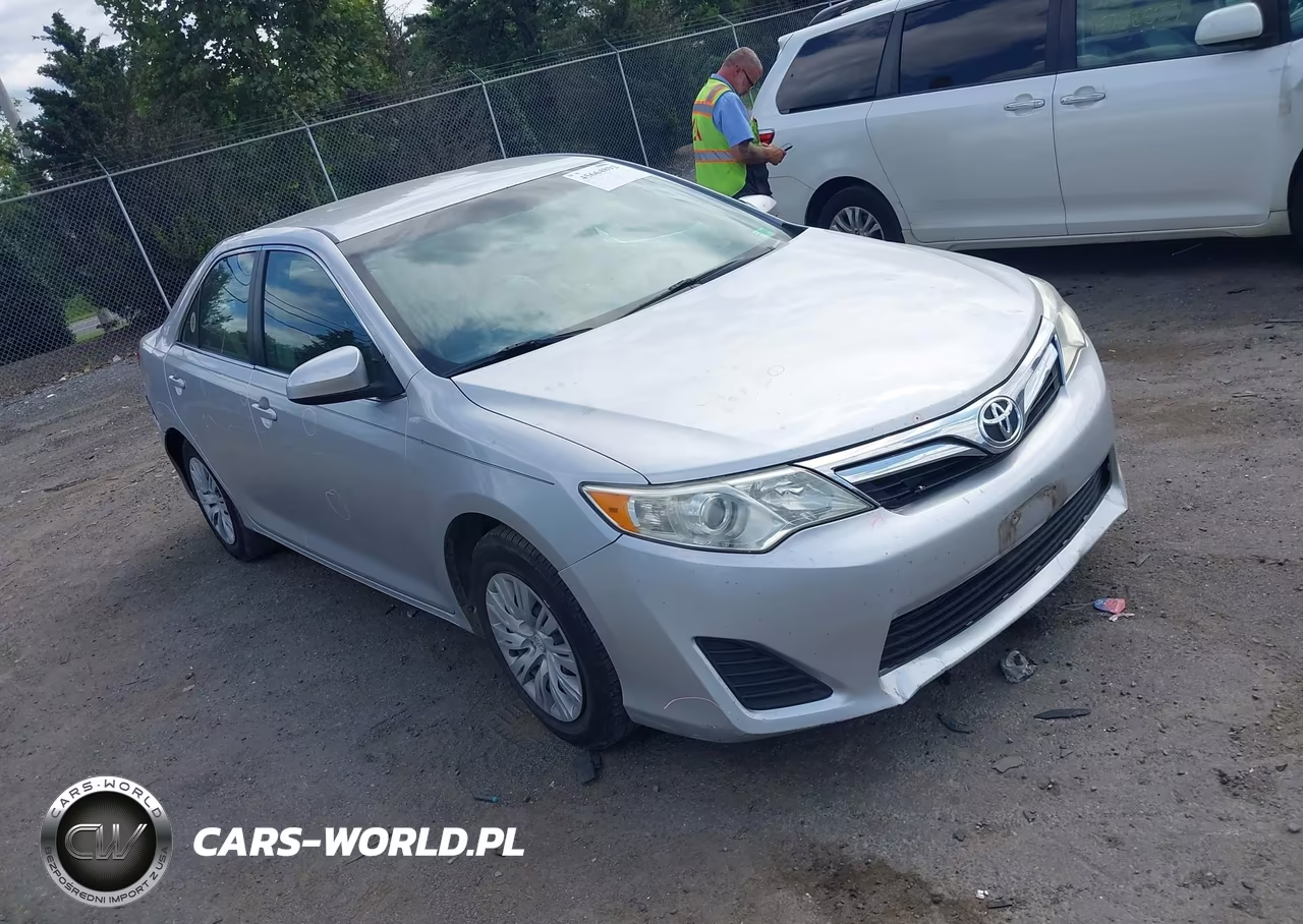 2012 Toyota Camry Le – zdjęcie 1 z 11