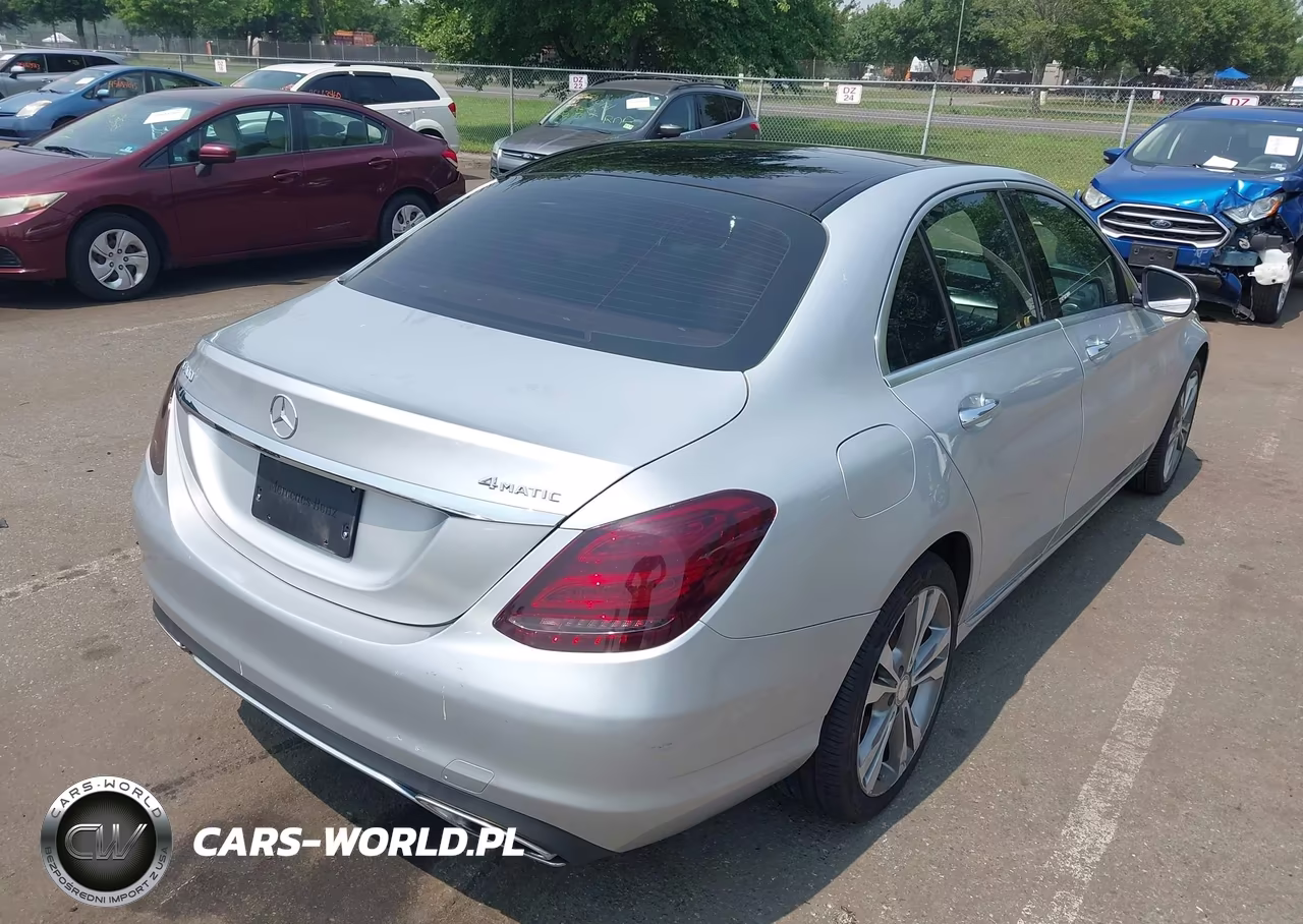 2015 Mercedes-Benz C 300 Luxury 4Matic VIN:55SWF4KB2FU029474 - 4