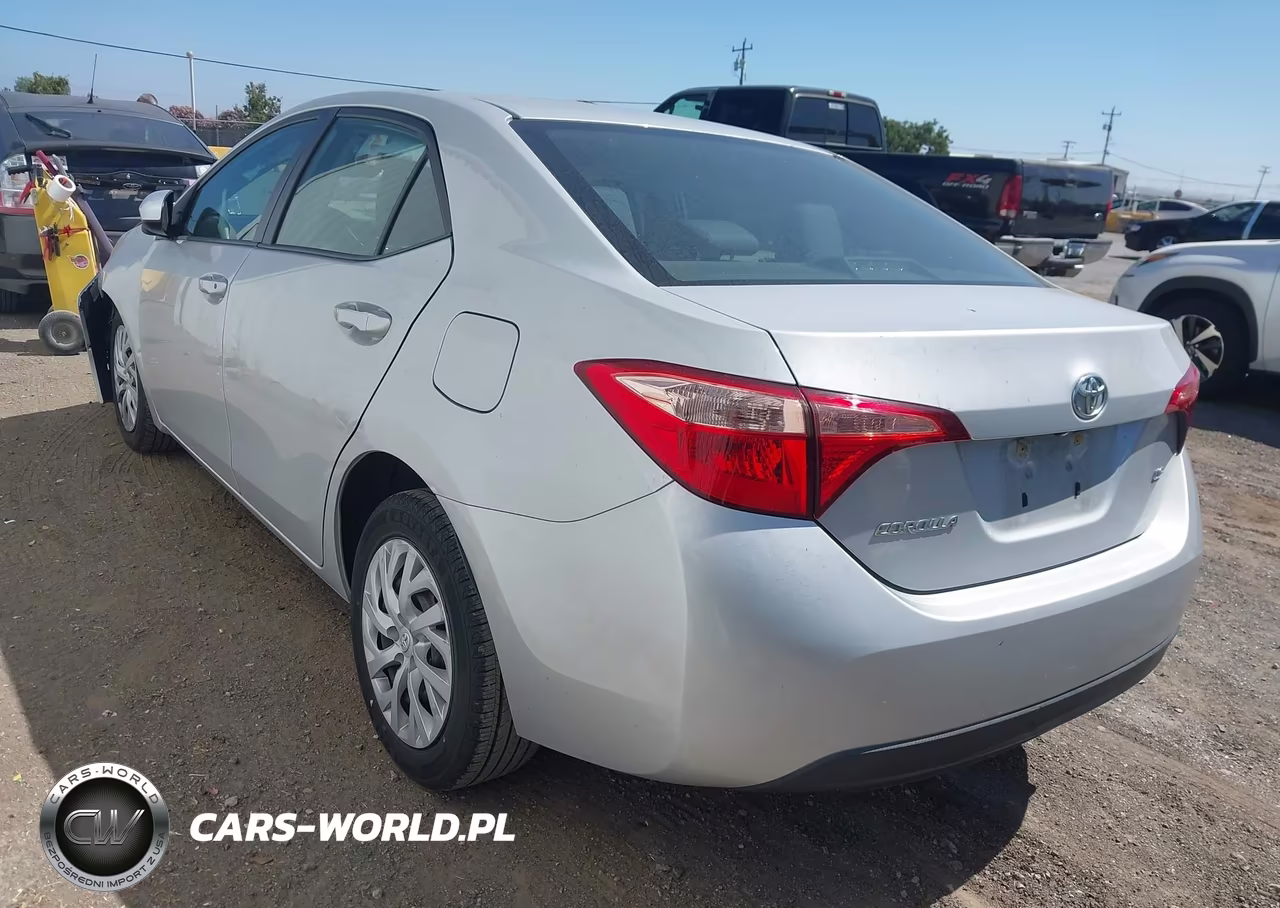 2017 Toyota Corolla Le VIN:2T1BURHE5HC866537 - 3