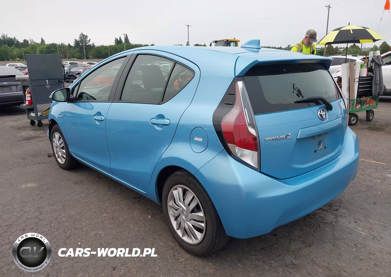 2016 Toyota Prius C Two VIN:JTDKDTB39G1128019 - 3