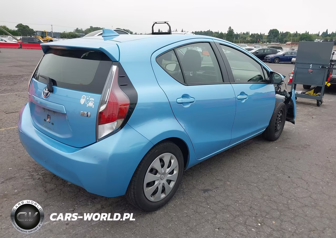 2016 Toyota Prius C Two VIN:JTDKDTB39G1128019 - 4