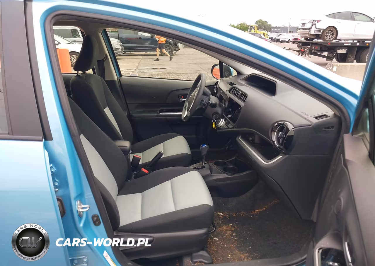 2016 Toyota Prius C Two VIN:JTDKDTB39G1128019 - 5
