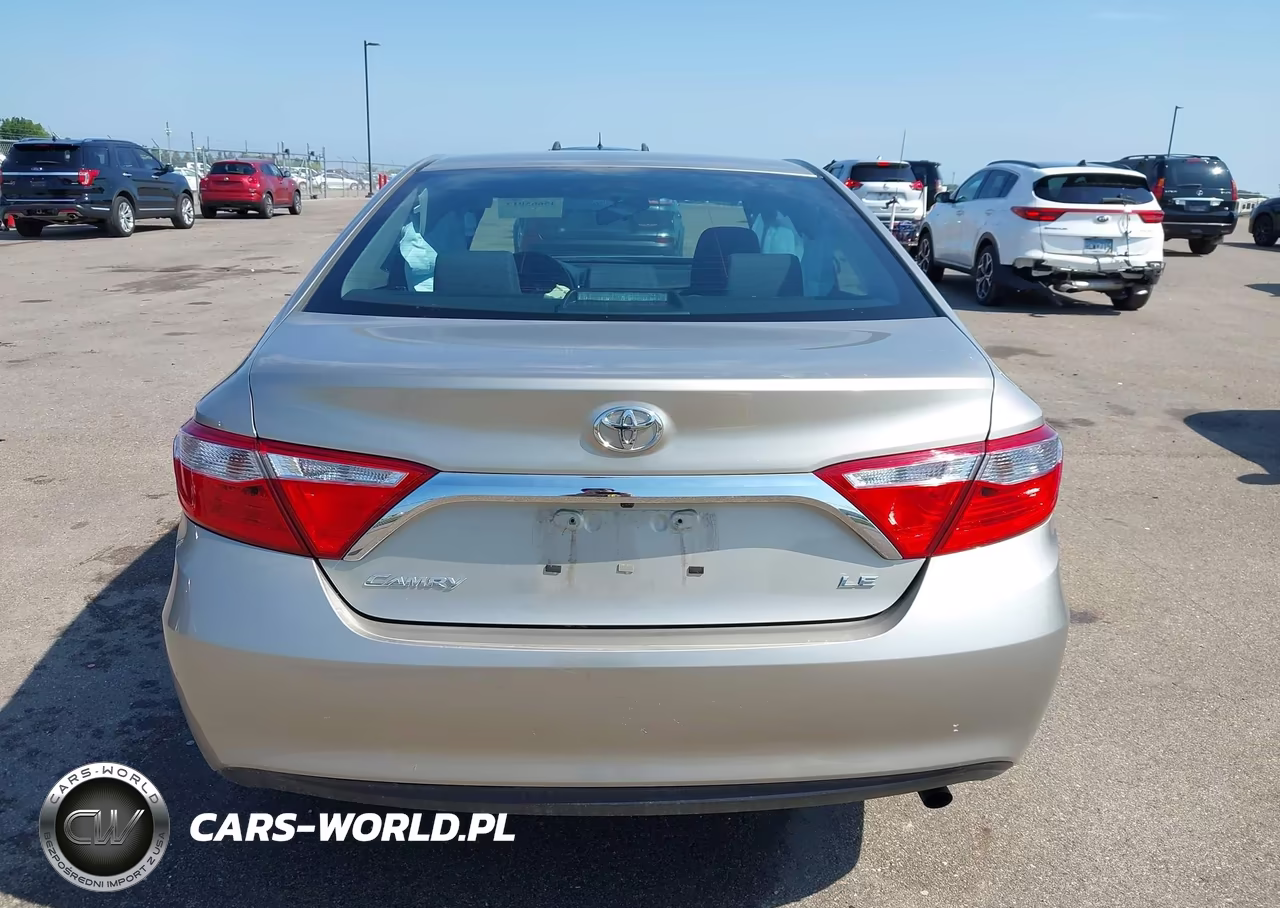 2015 Toyota Camry Le VIN:4T4BF1FK2FR508561 - 17