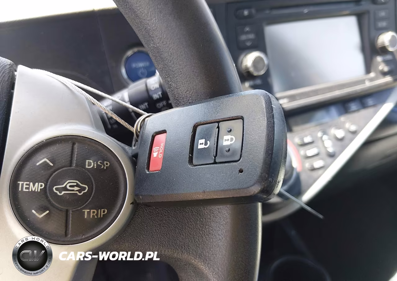 2012 Toyota Prius C Three VIN:JTDKDTB33C1512324 - 11