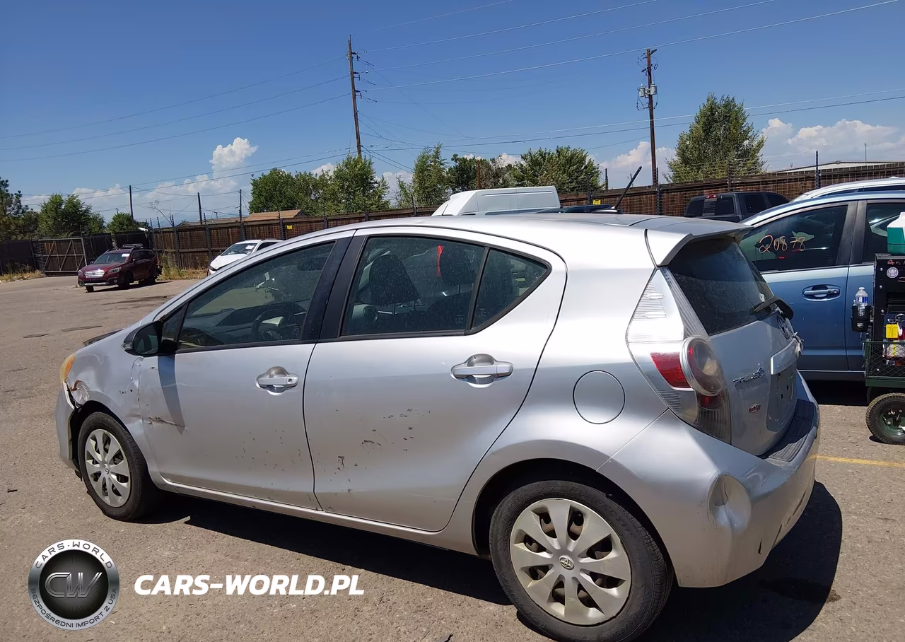 2012 Toyota Prius C Three VIN:JTDKDTB33C1512324 - 14