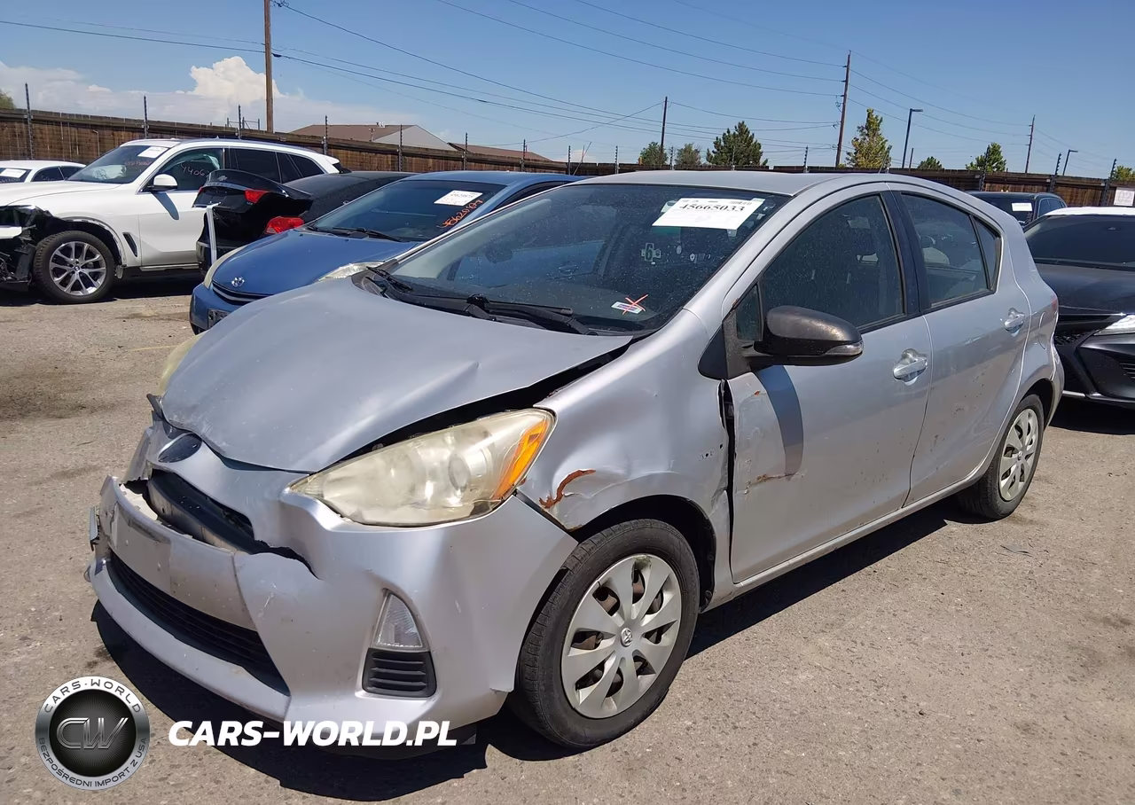 2012 Toyota Prius C Three VIN:JTDKDTB33C1512324 - 2