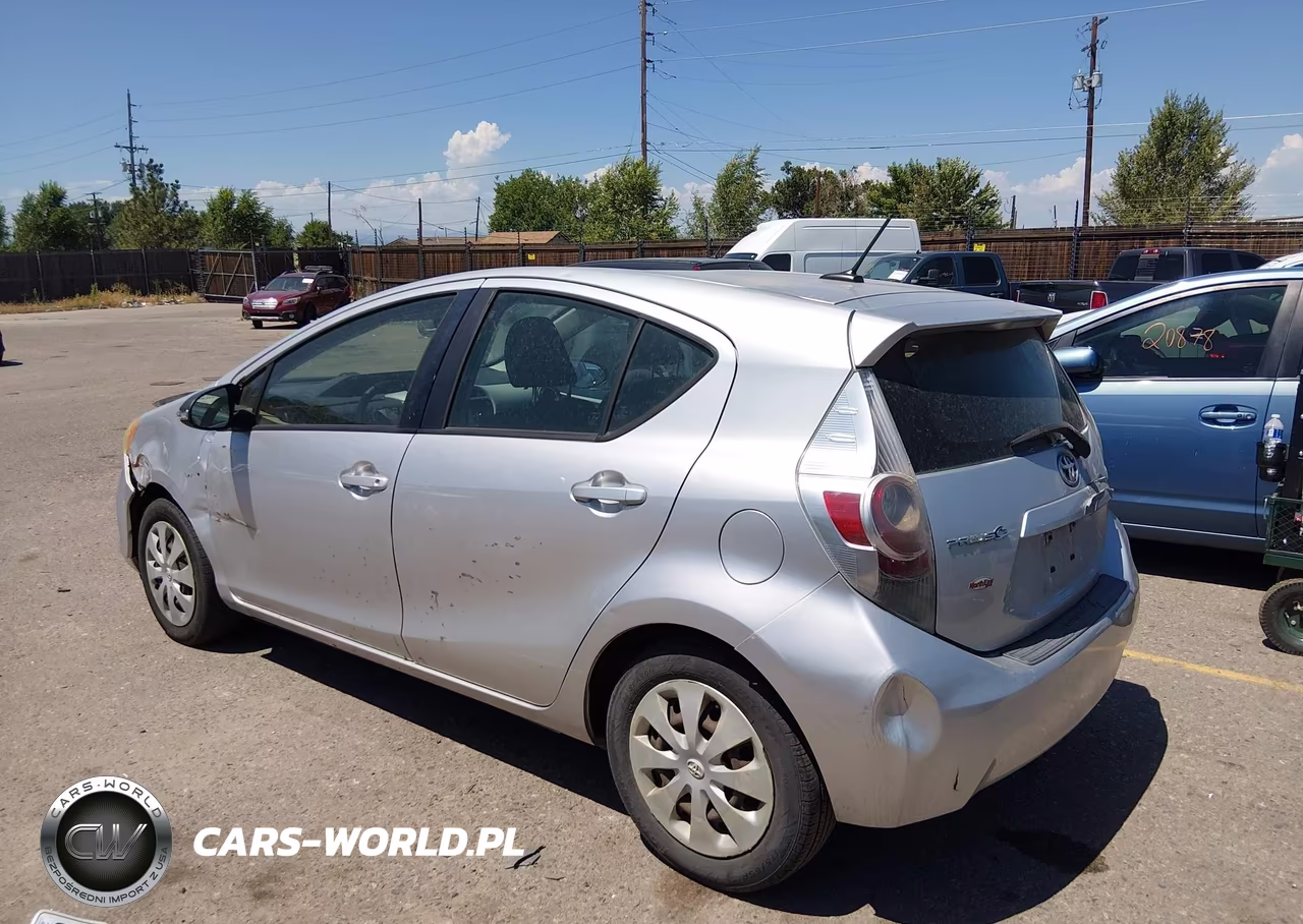 2012 Toyota Prius C Three VIN:JTDKDTB33C1512324 - 3