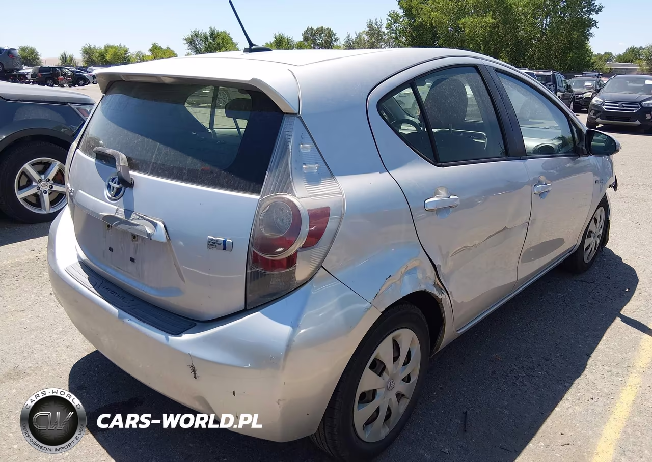 2012 Toyota Prius C Three VIN:JTDKDTB33C1512324 - 4