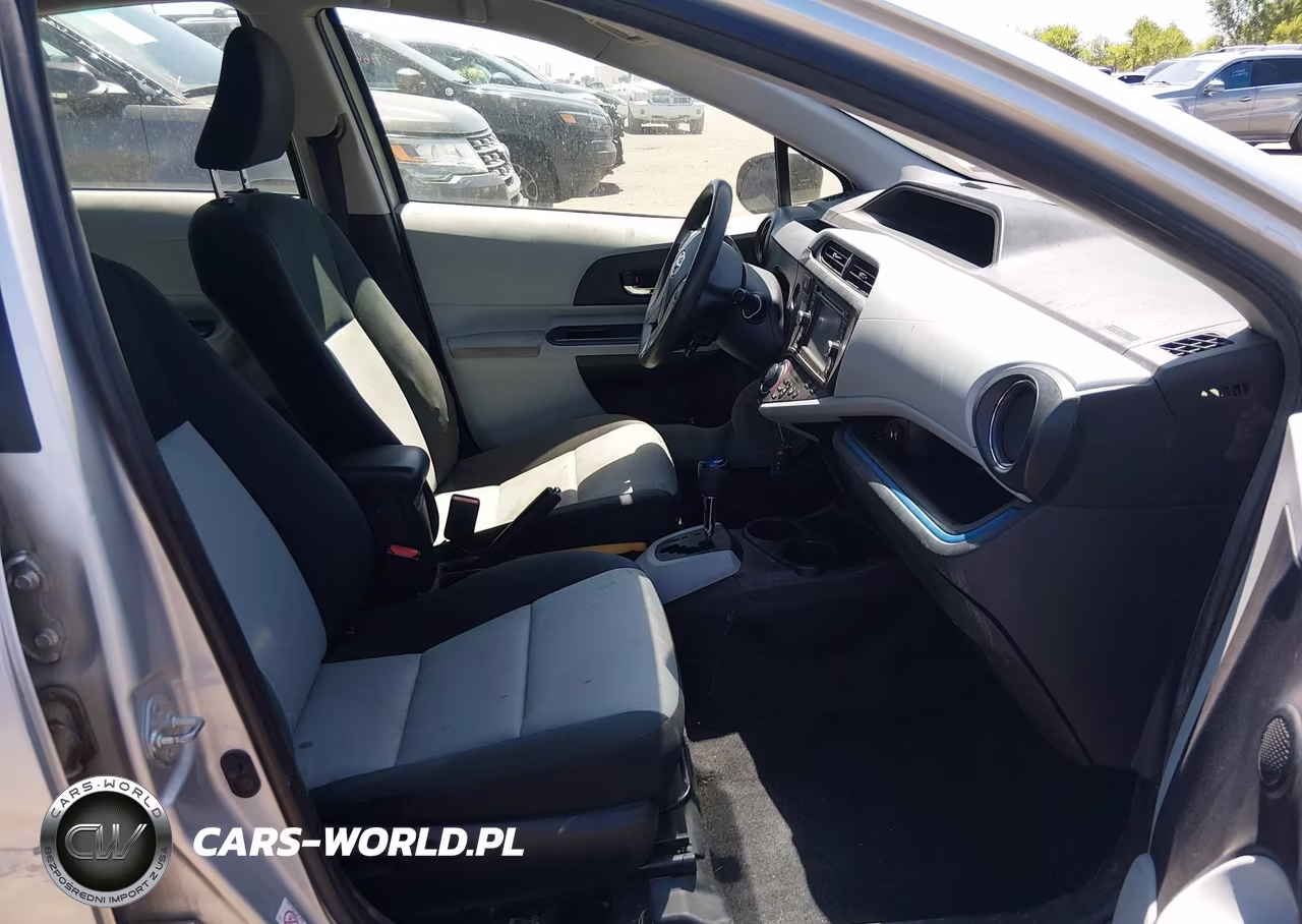 2012 Toyota Prius C Three VIN:JTDKDTB33C1512324 - 5