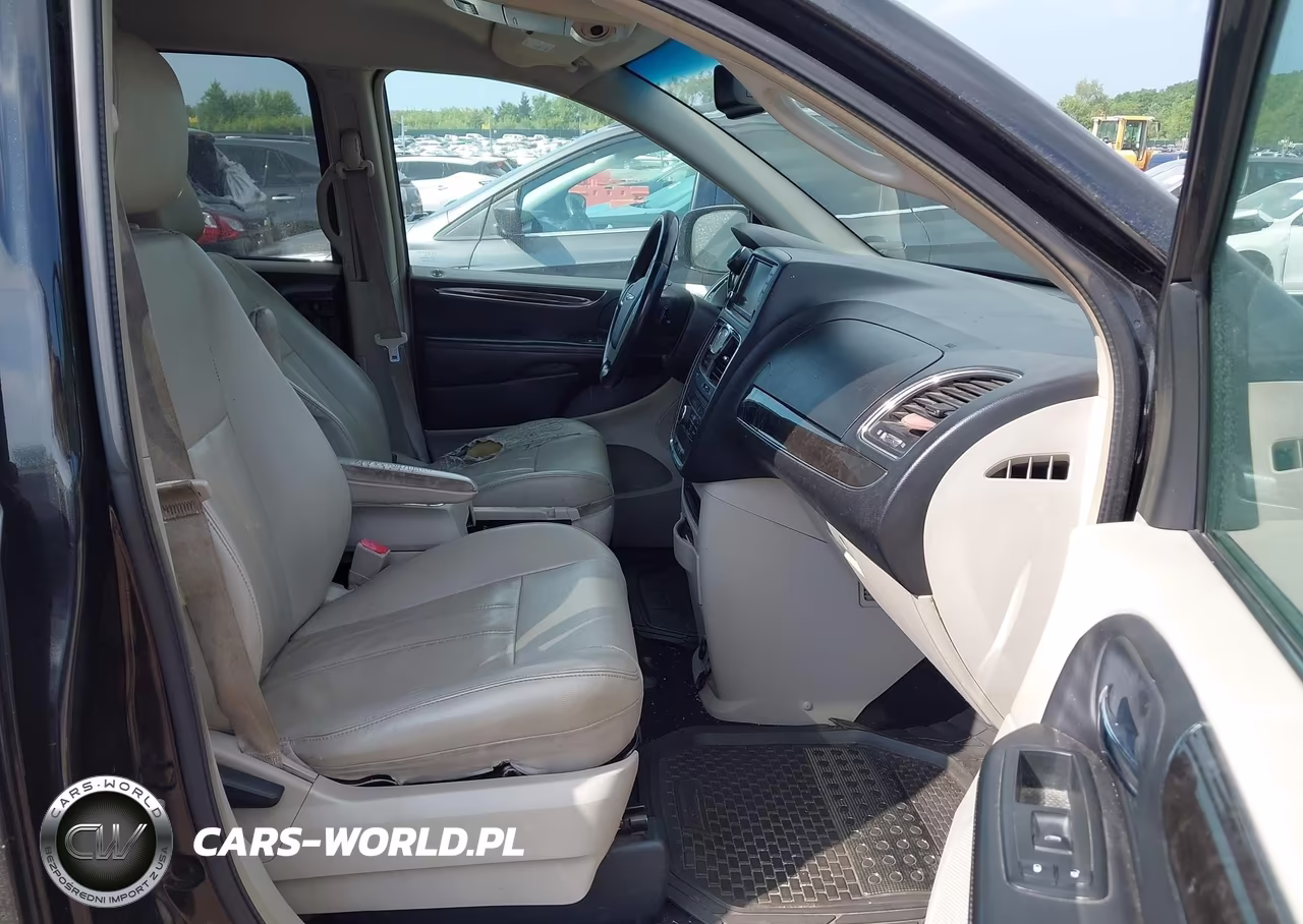2013 Chrysler Town & Country Touring VIN:2C4RC1BG2DR598036 - 5
