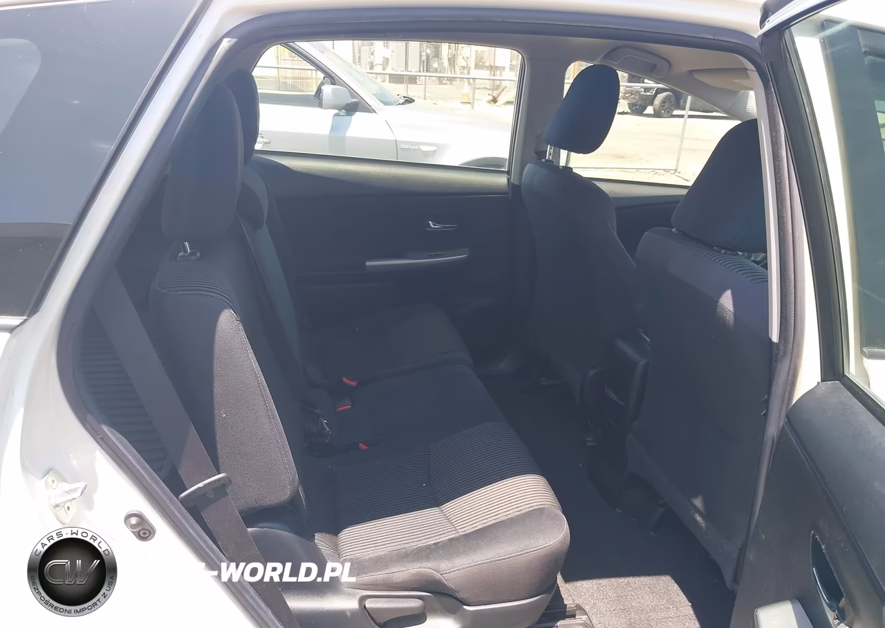 2016 Toyota Prius V Two VIN:JTDZN3EU0GJ045031 - 8