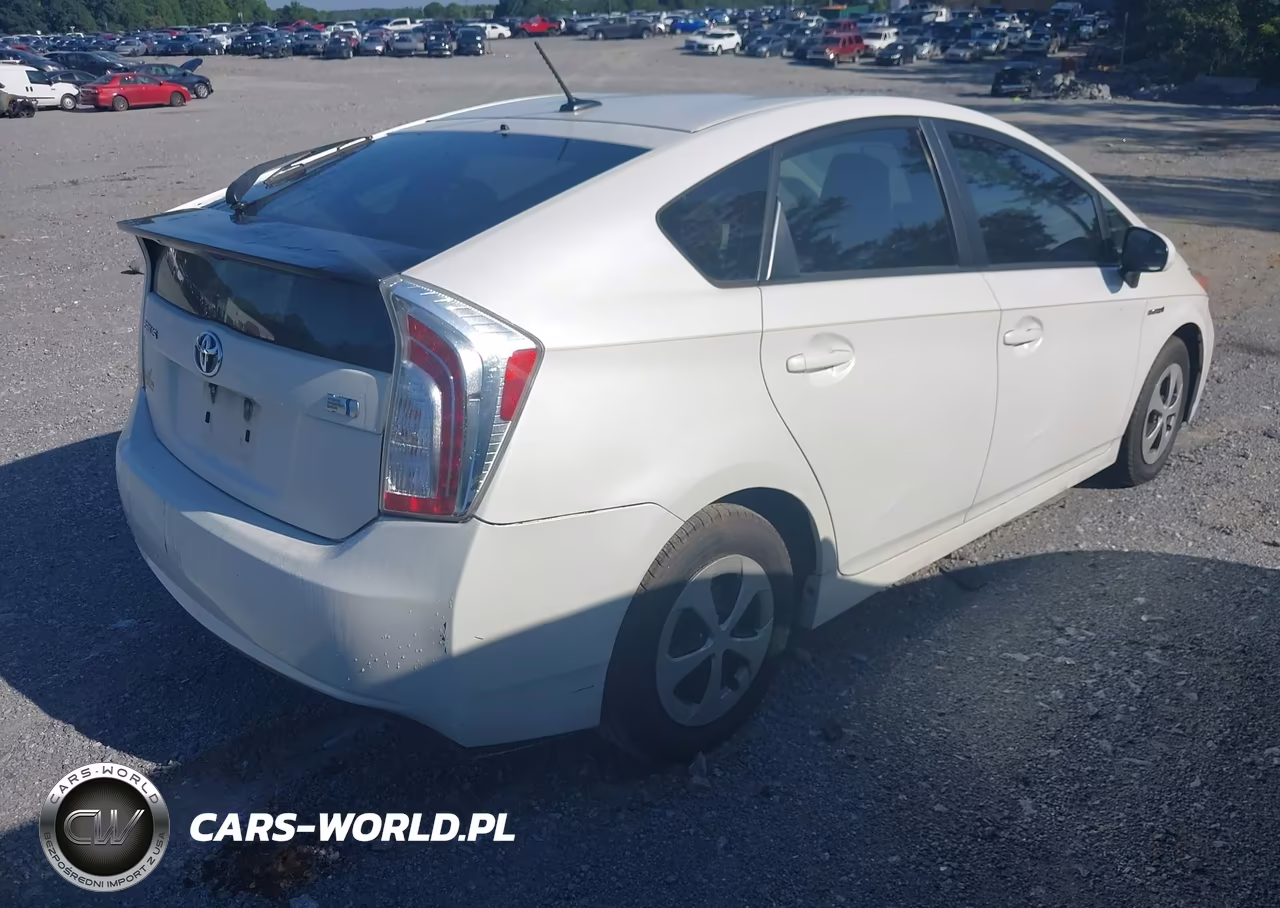 2014 Toyota Prius Three VIN:JTDKN3DU1E0359695 - 4