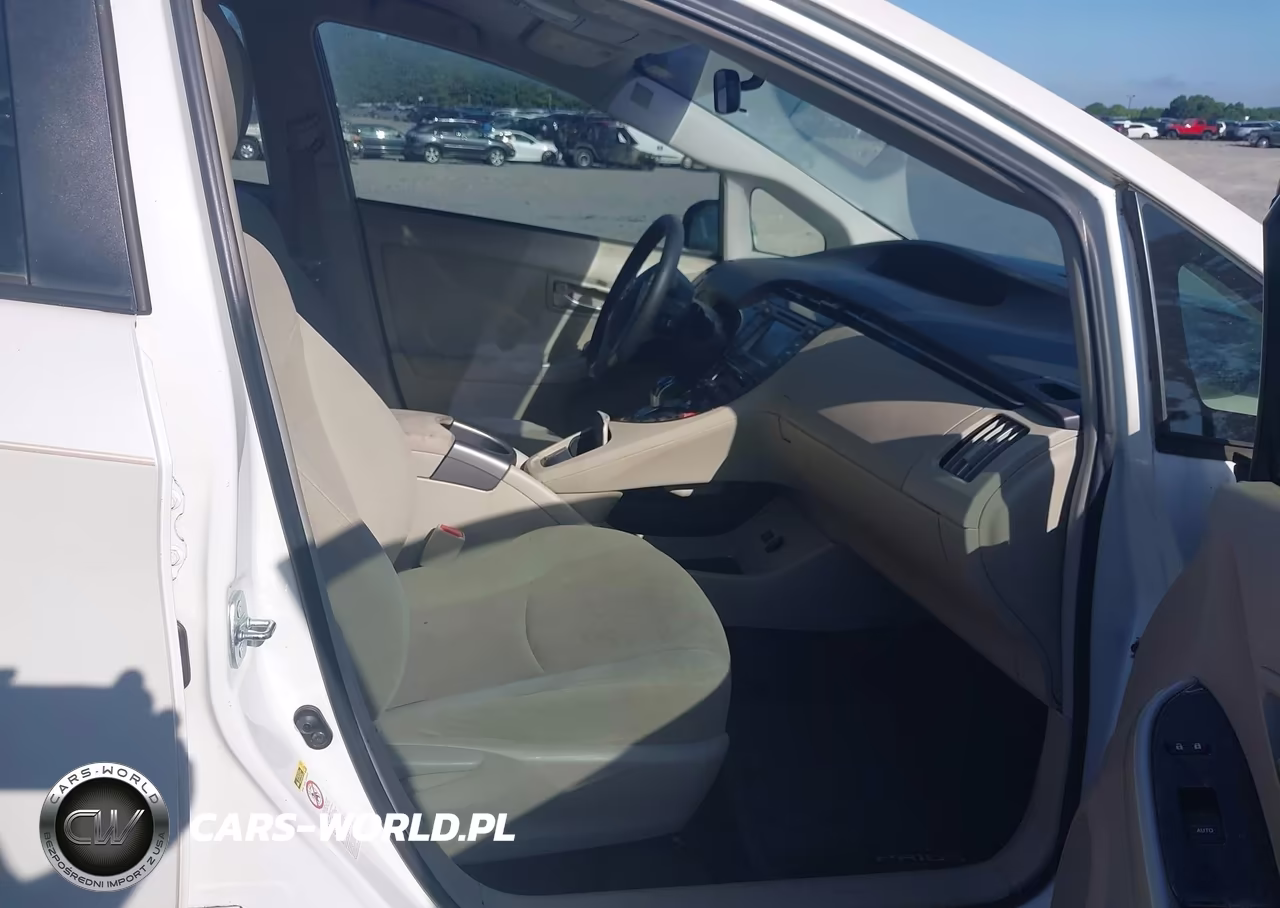 2014 Toyota Prius Three VIN:JTDKN3DU1E0359695 - 5