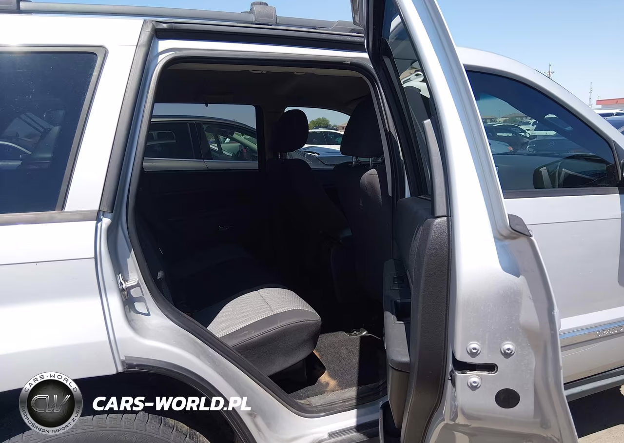 2010 Jeep Grand Cherokee Laredo VIN:1J4PR4GK3AC147801 - 8