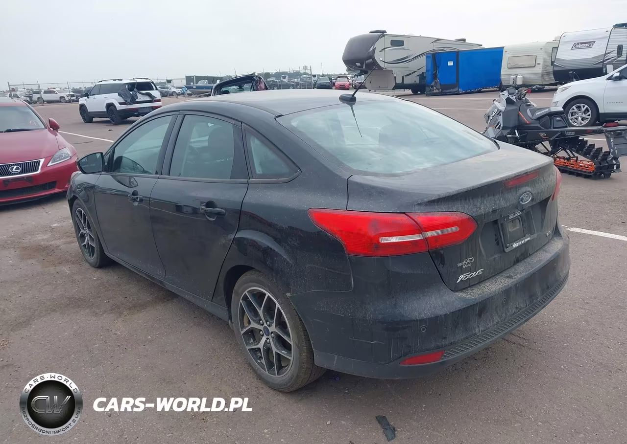 2017 Ford Focus Sel VIN:1FADP3H2XHL237423 - 3
