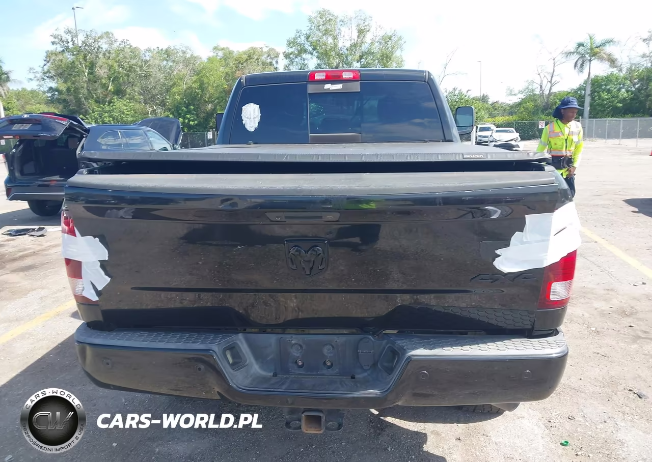 2016 Ram 2500 Laramie VIN:3C6UR5FLXGG212052 - 16