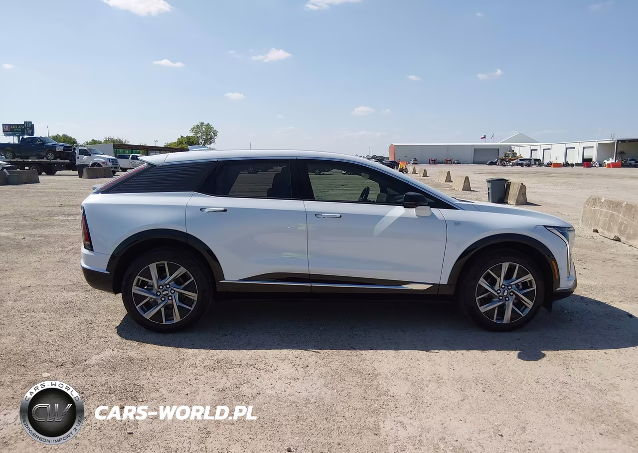 2026 Cadillac Optiq Luxury VIN:3GYK3BM5XTS176420 - 14