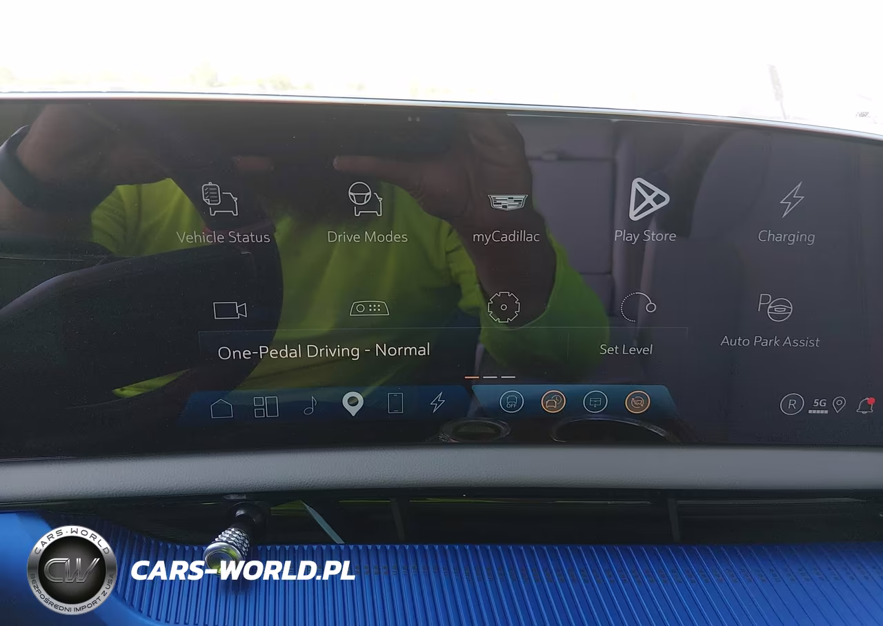 2026 Cadillac Optiq Luxury VIN:3GYK3BM5XTS176420 - 19