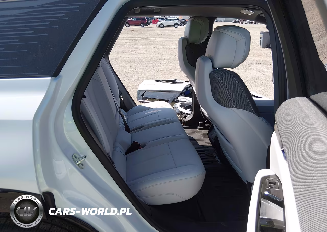 2026 Cadillac Optiq Luxury VIN:3GYK3BM5XTS176420 - 8
