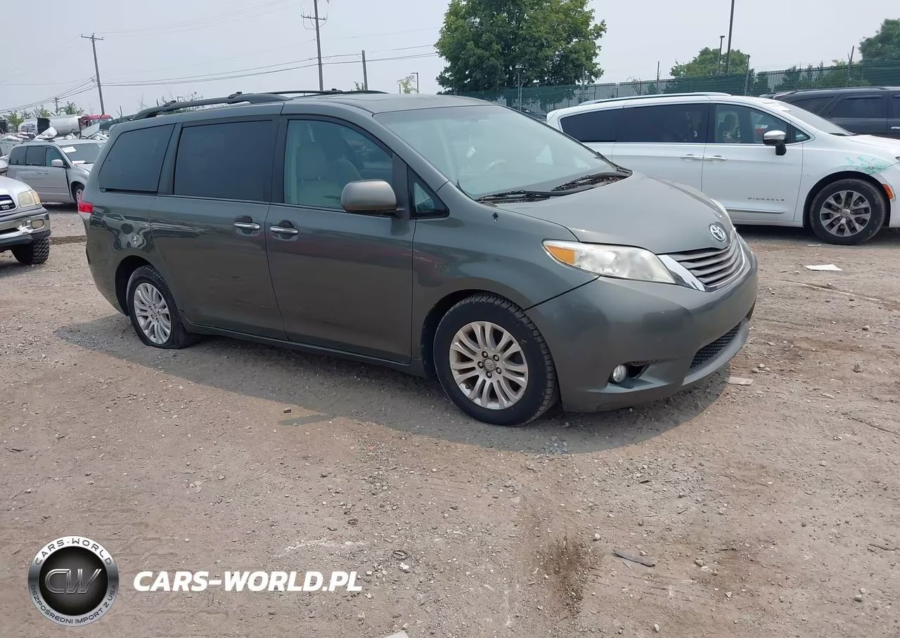 2013 Toyota Sienna Xle V6 8 Passenger – zdjęcie 1 z 16