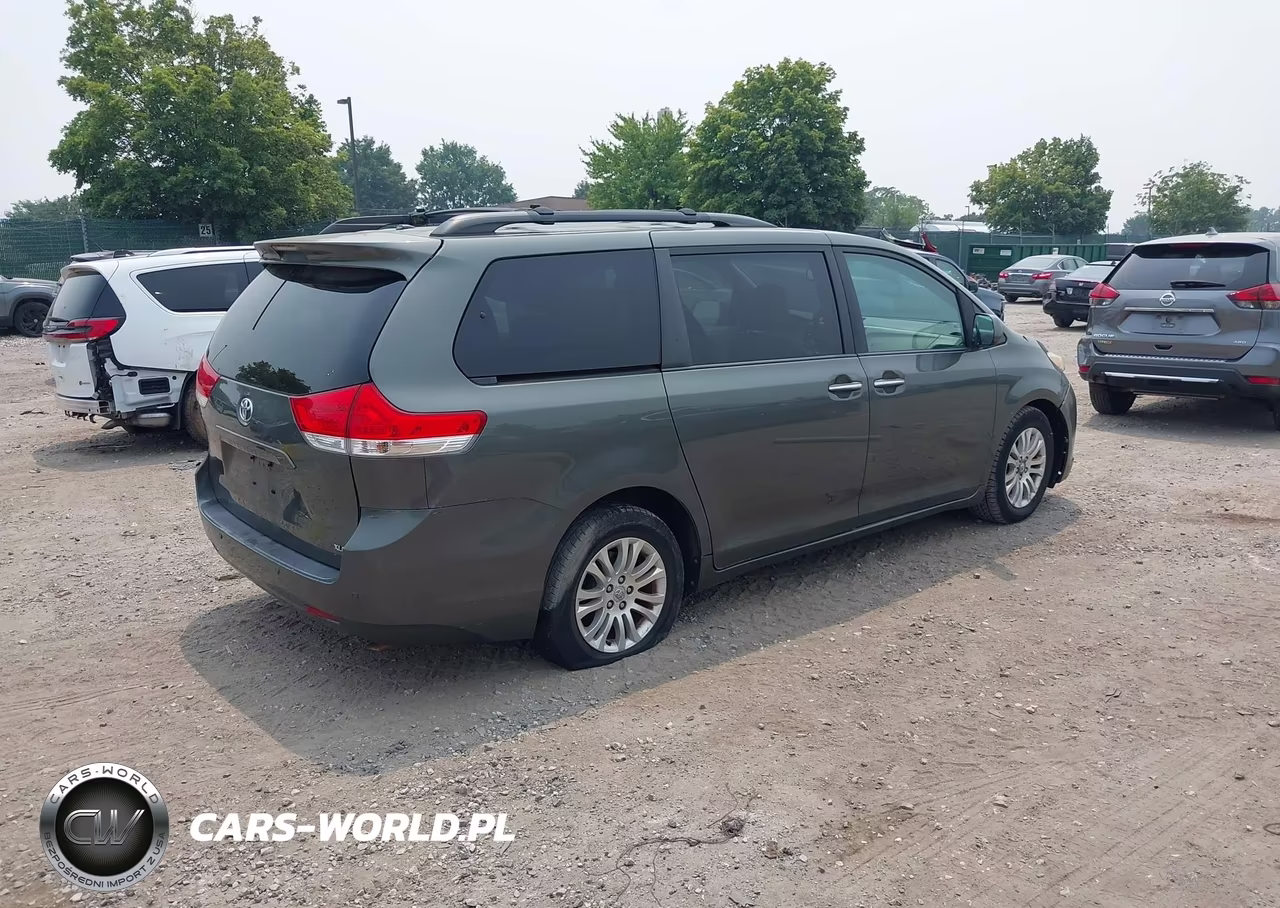 2013 Toyota Sienna Xle V6 8 Passenger VIN:5TDYK3DC2DS297715 - 4