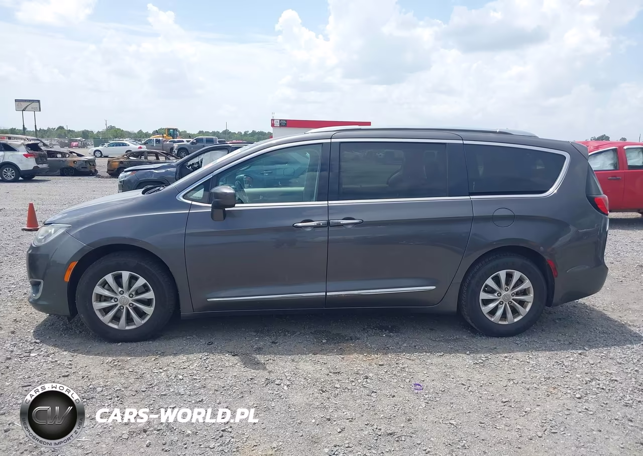 2018 Chrysler Pacifica Touring L VIN:2C4RC1BG5JR211197 - 14