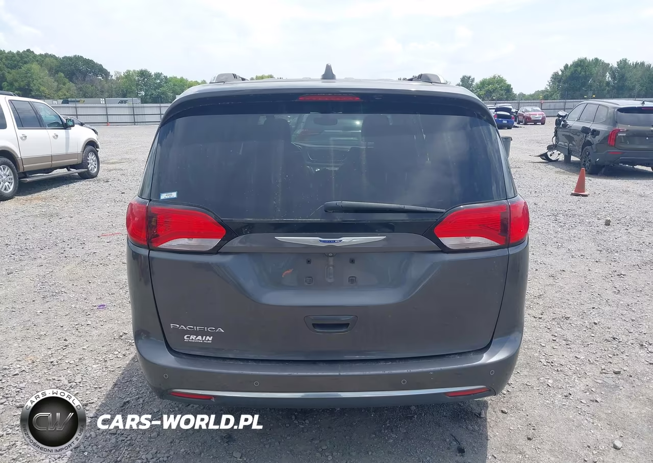 2018 Chrysler Pacifica Touring L VIN:2C4RC1BG5JR211197 - 16