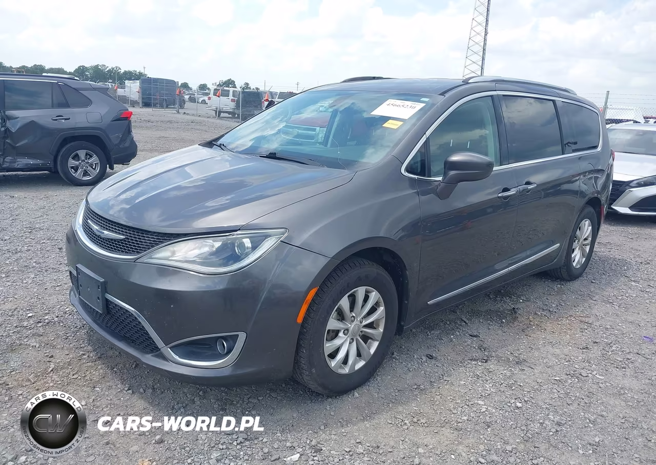 2018 Chrysler Pacifica Touring L VIN:2C4RC1BG5JR211197 - 2