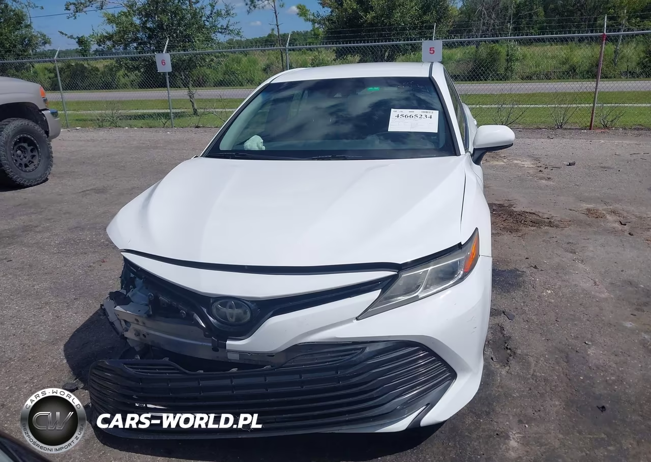 2018 Toyota Camry Le VIN:4T1B11HK5JU034541 - 12