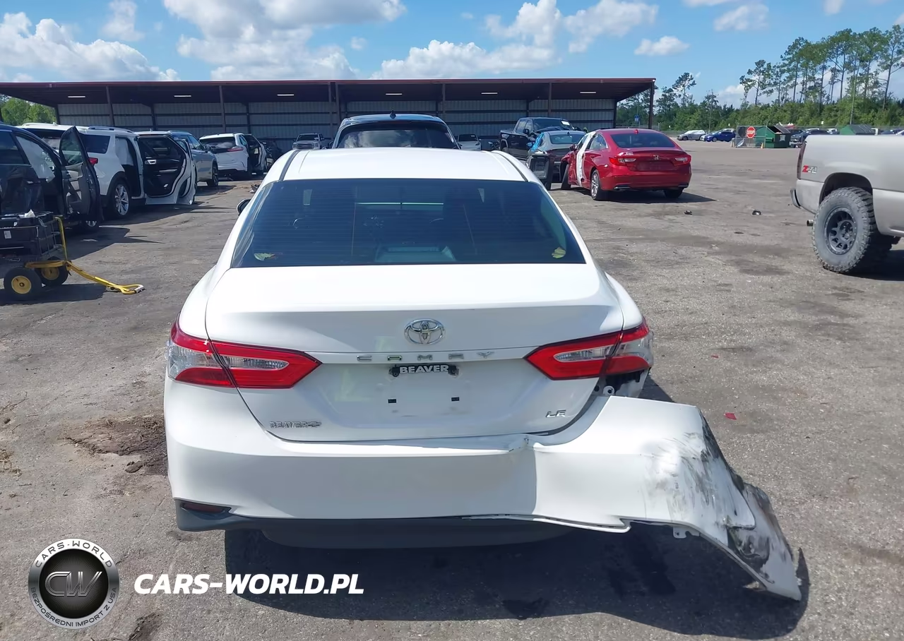 2018 Toyota Camry Le VIN:4T1B11HK5JU034541 - 16