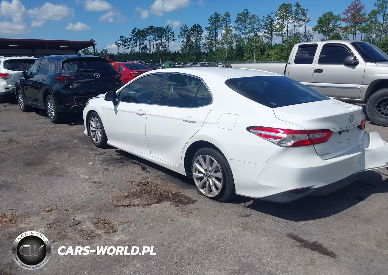 2018 Toyota Camry Le VIN:4T1B11HK5JU034541 - 3
