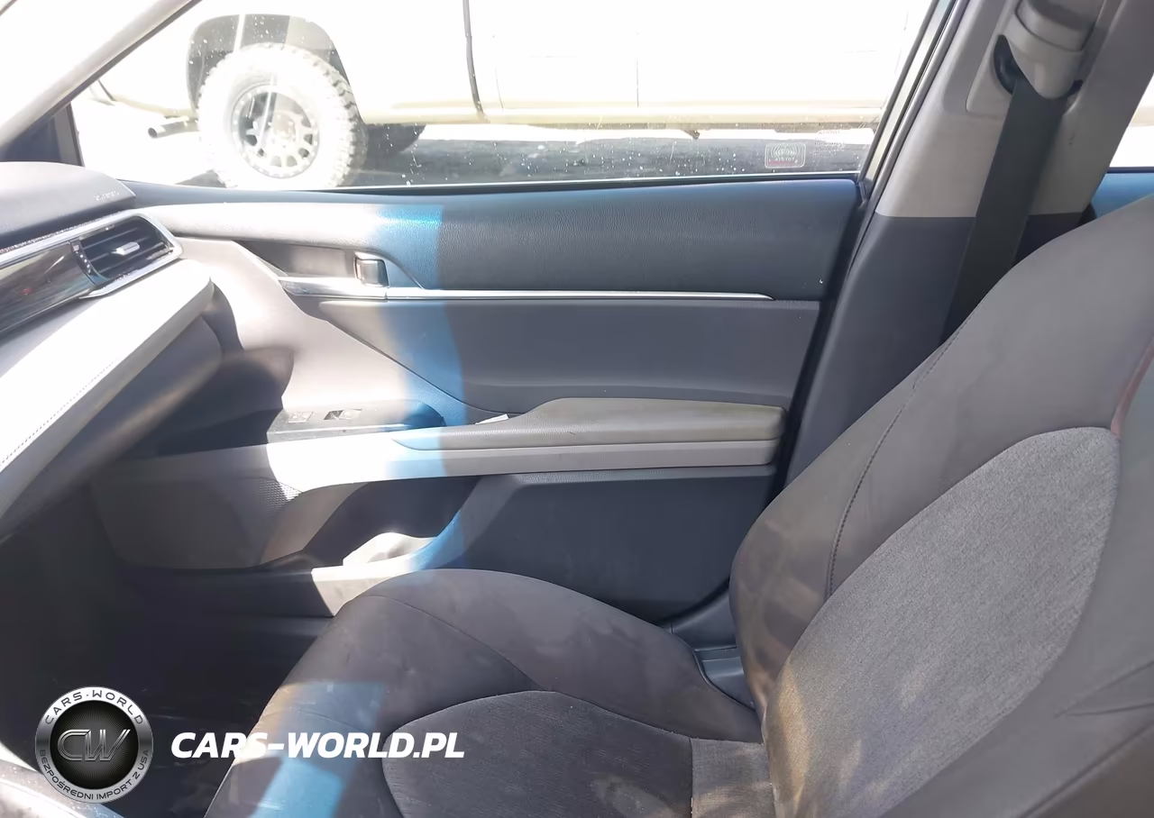 2018 Toyota Camry Le VIN:4T1B11HK5JU034541 - 5
