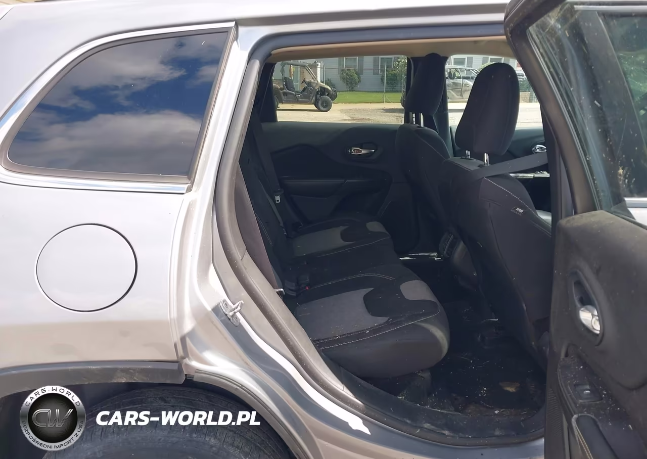 2014 Jeep Cherokee Latitude VIN:1C4PJLCS6EW105706 - 8