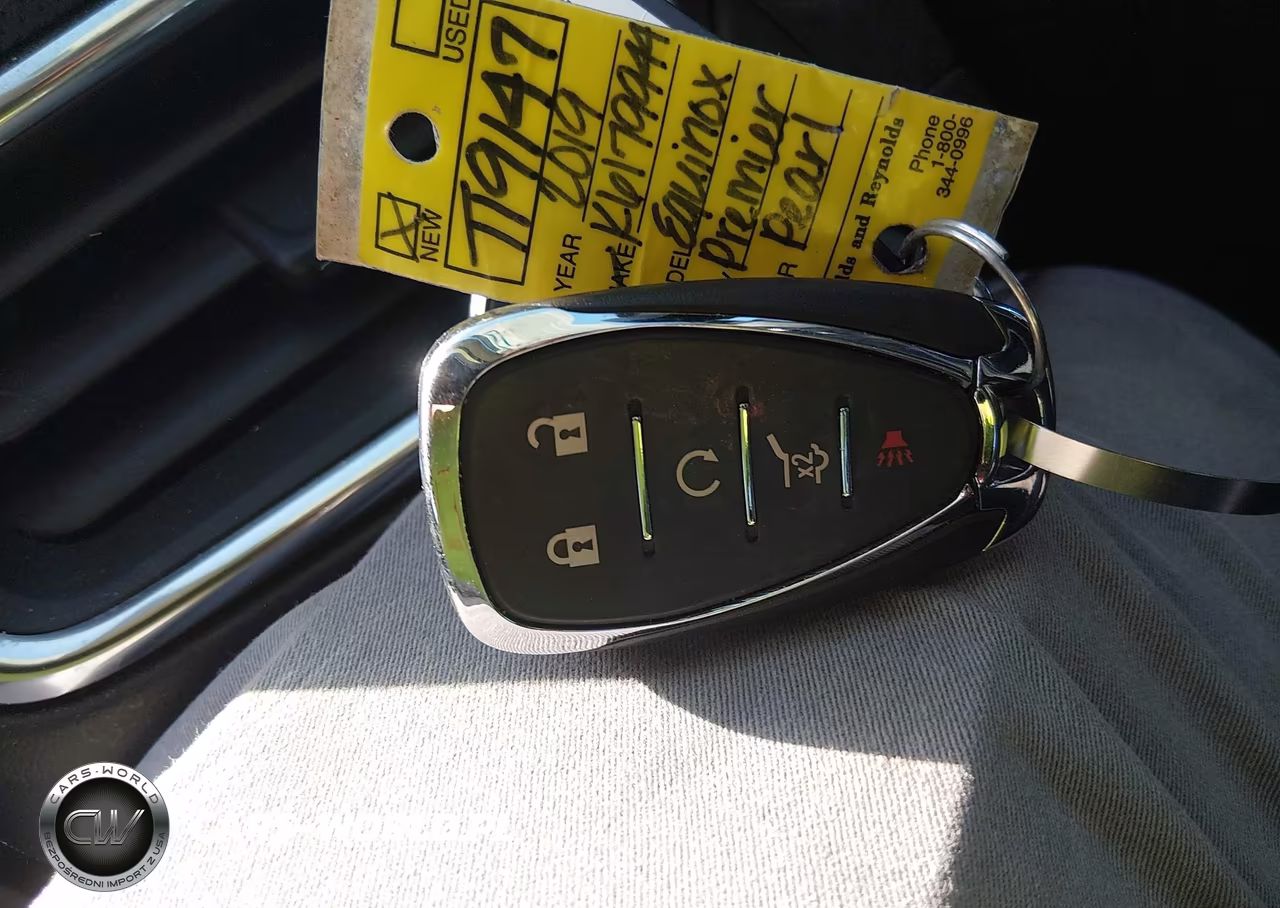 2019 Chevrolet Equinox Premier VIN:2GNAXYEX8K6179944 - 11