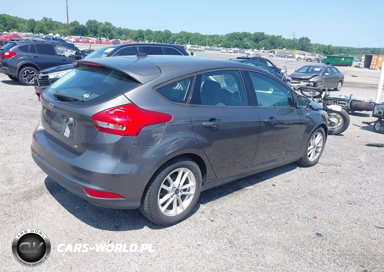 2015 Ford Focus Se VIN:1FADP3K21FL259848 - 4