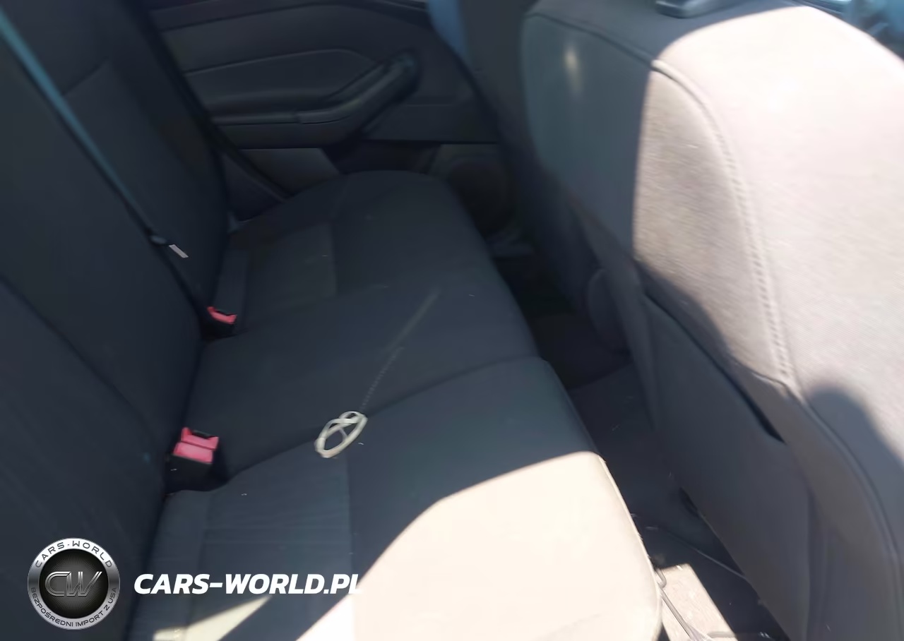 2015 Ford Focus Se VIN:1FADP3K21FL259848 - 8