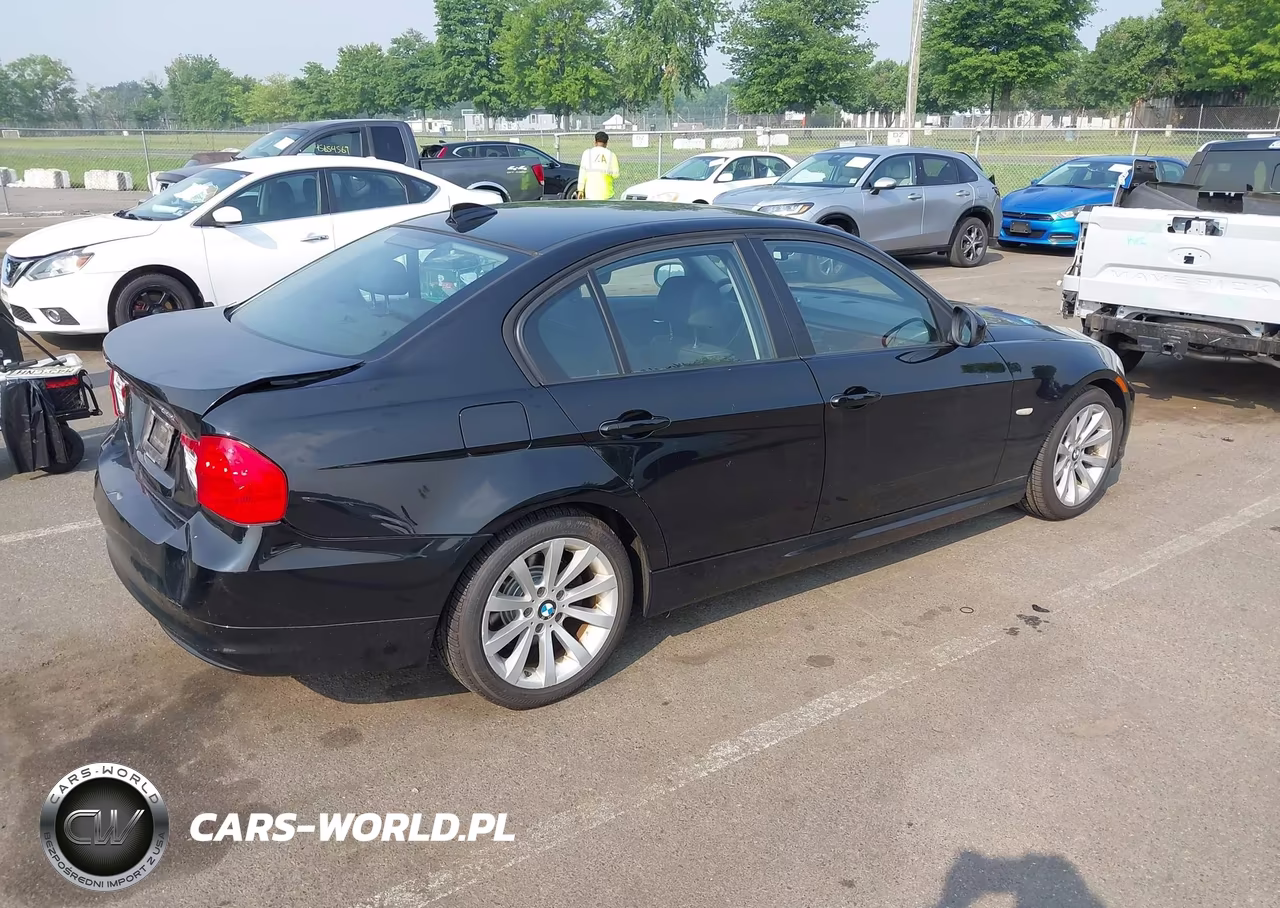 2011 BMW 328I VIN:WBAPH5C54BF094120 - 4
