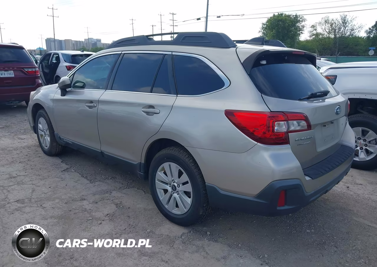 2018 Subaru Outback 2.5I Premium VIN:4S4BSADC2J3237453 - 3