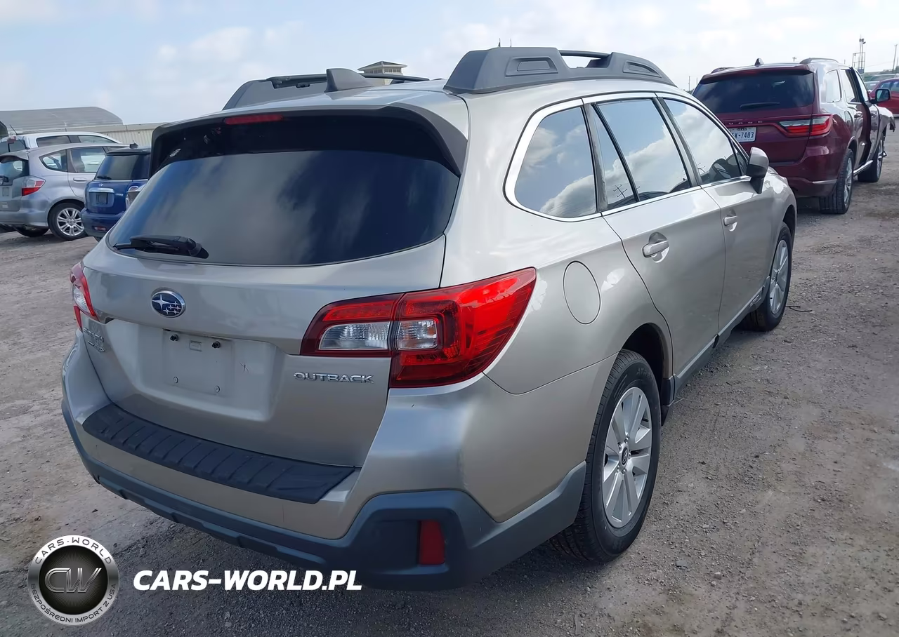 2018 Subaru Outback 2.5I Premium VIN:4S4BSADC2J3237453 - 4