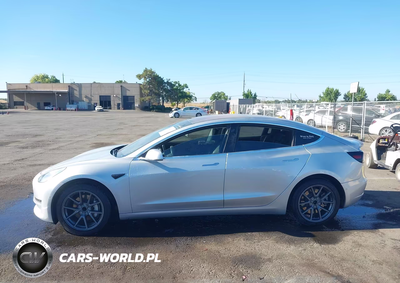 2018 Tesla Model 3 Long Range-Mid Range VIN:5YJ3E1EA7JF011649 - 12