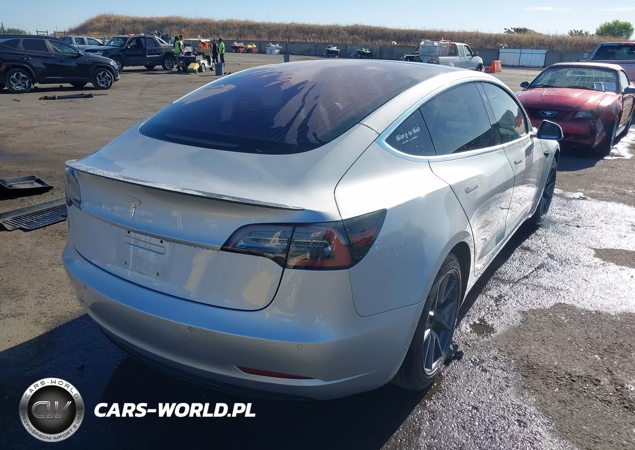 2018 Tesla Model 3 Long Range-Mid Range VIN:5YJ3E1EA7JF011649 - 4