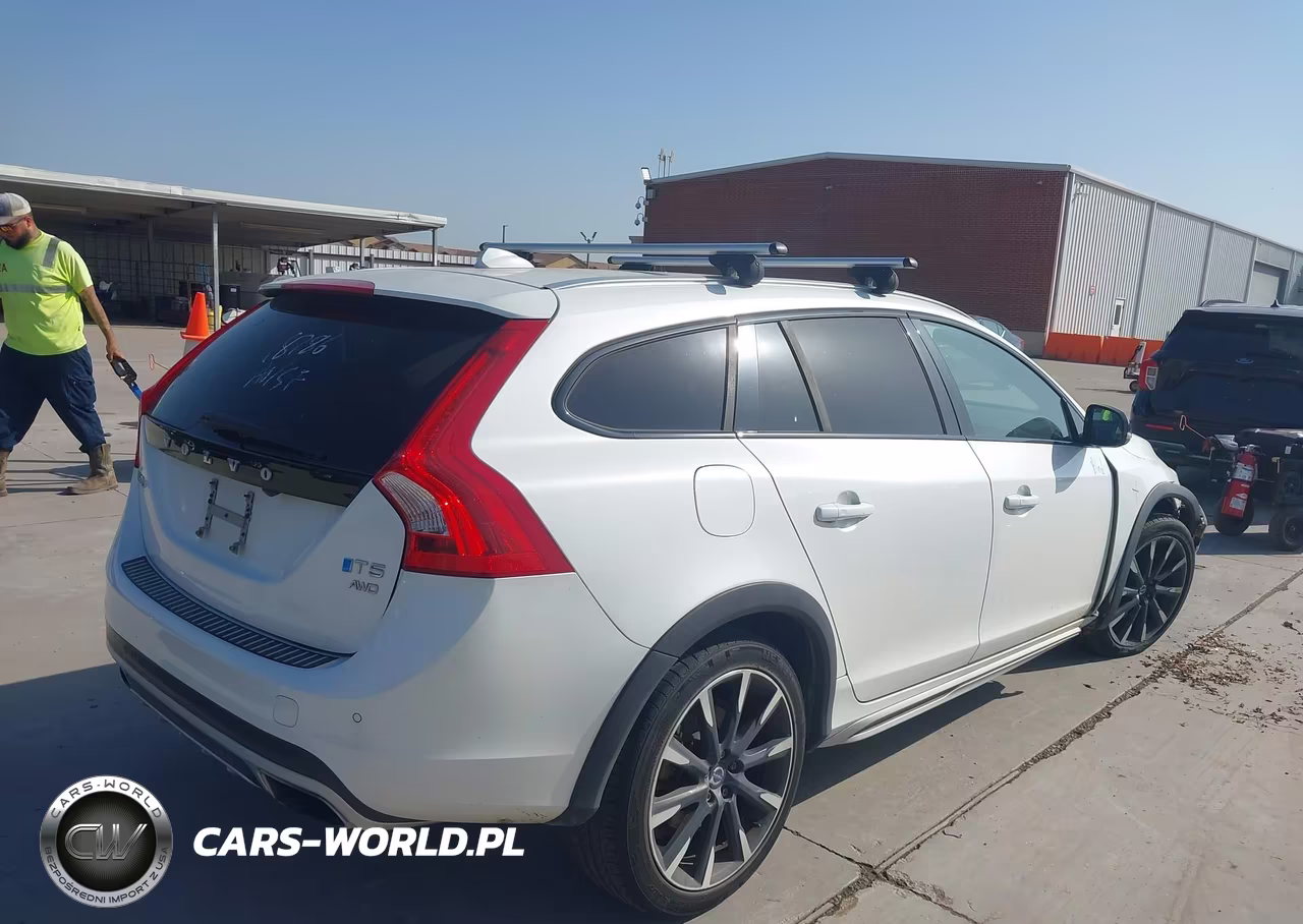 2016 Volvo V60 Cross Country T5 VIN:YV4612HK0G1008318 - 4