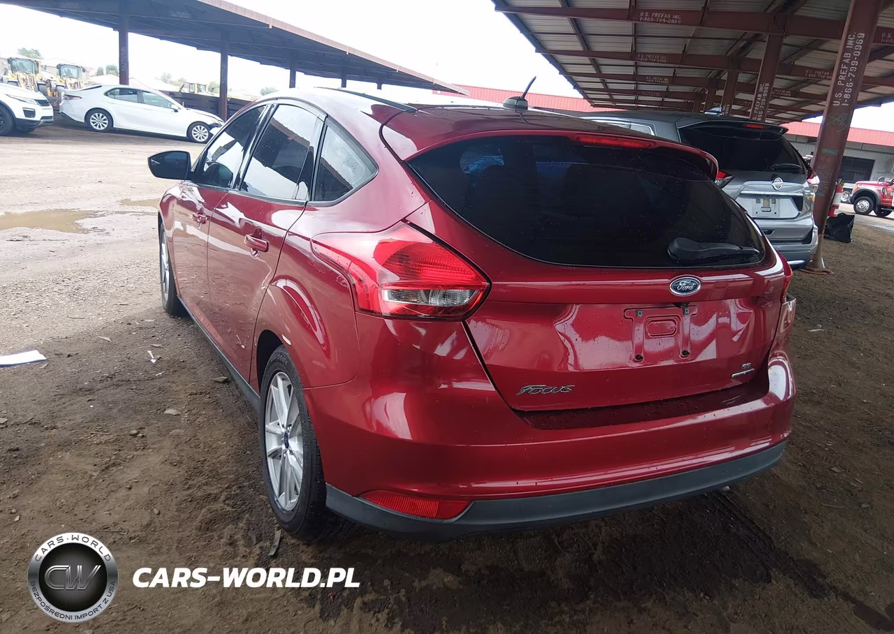 2015 Ford Focus Se VIN:1FADP3K27FL358318 - 3