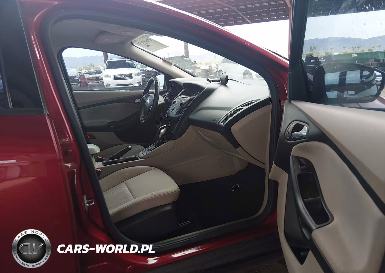 2015 Ford Focus Se VIN:1FADP3K27FL358318 - 5